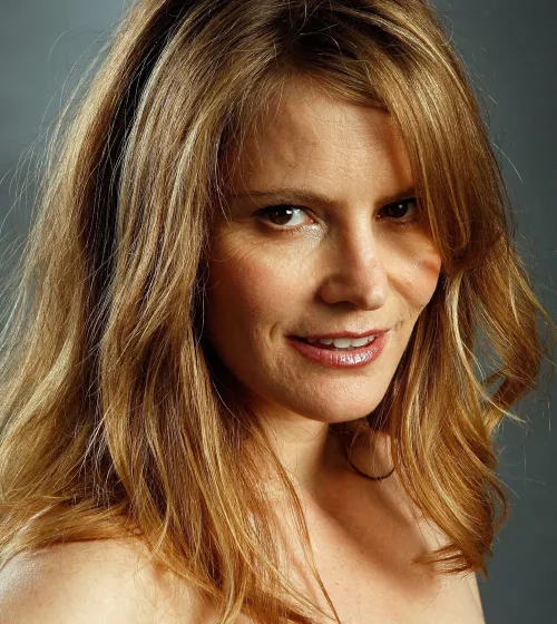 Jennifer Jason Leigh