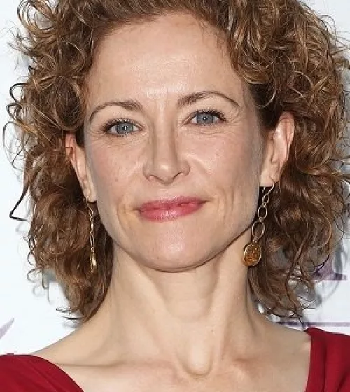 Leslie Hope